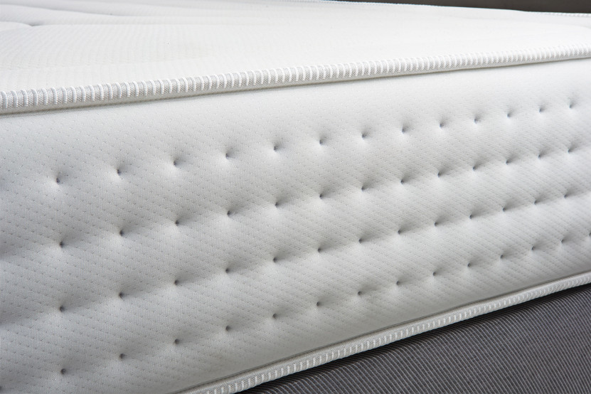 Pack lit complet 140x190 cm - Matelas + Sommier Gris (en kit) + 2 oreillers + Couette - Vingt-Quatre