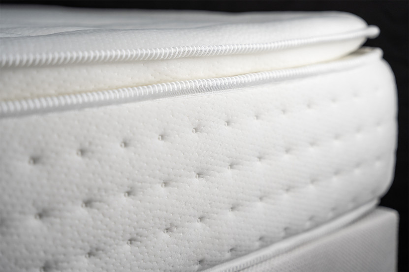 Pack lit complet 200x200 cm - Matelas + Sommier Gris (en kit) + 2 oreillers + Couette - Vingt-Quatre PLUS