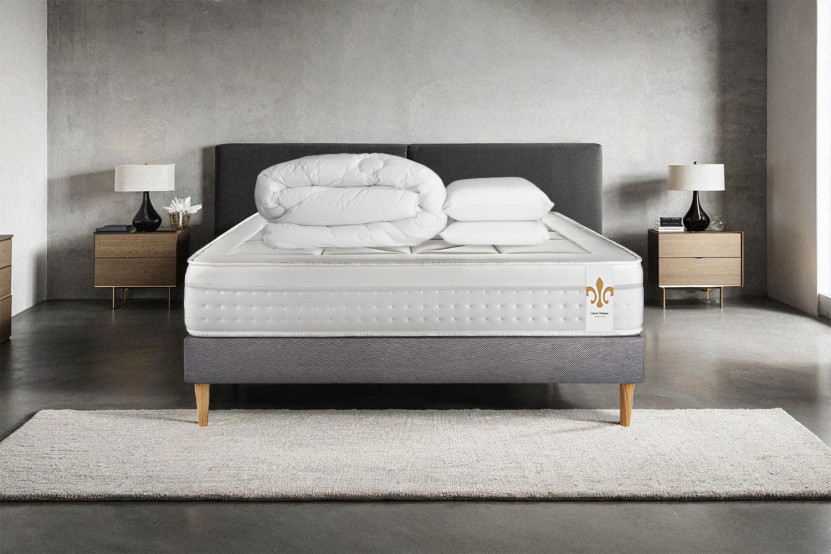 Pack lit complet 140x200 cm - Matelas + Sommier Gris (en kit) + 2 oreillers + Couette - Vingt-Huit